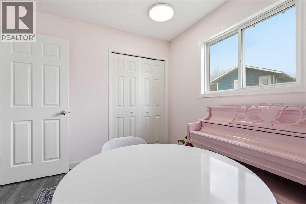 10 Shawbrooke Rise SW, Calgary, Alberta  T2Y 3A3 - Photo 16 - A2313533