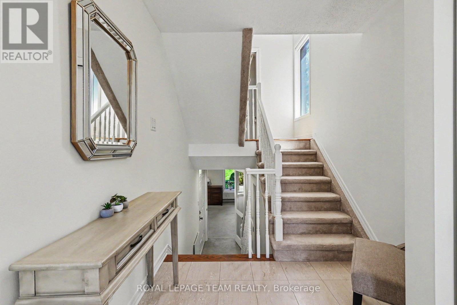 12 Catherwood Court, Ottawa, Ontario  K2K 2K1 - Photo 4 - X13164222