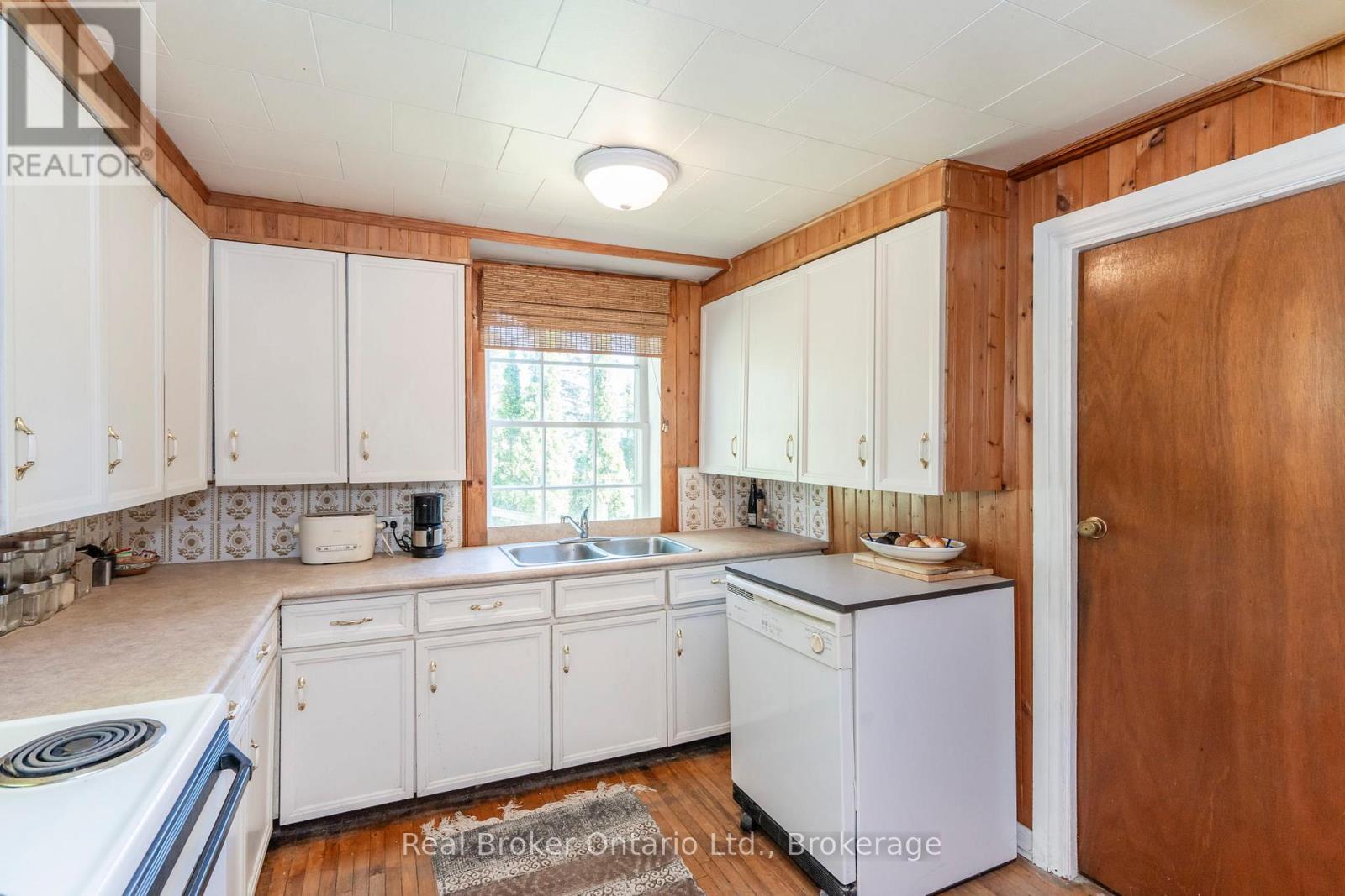437 Champlain Road, Penetanguishene, Ontario  L9M 1S5 - Photo 8 - S13164170
