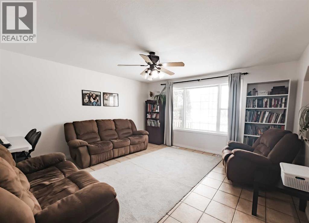 9105 Forest Street, La Crete, Alberta  T0H 2H0 - Photo 11 - A2292436
