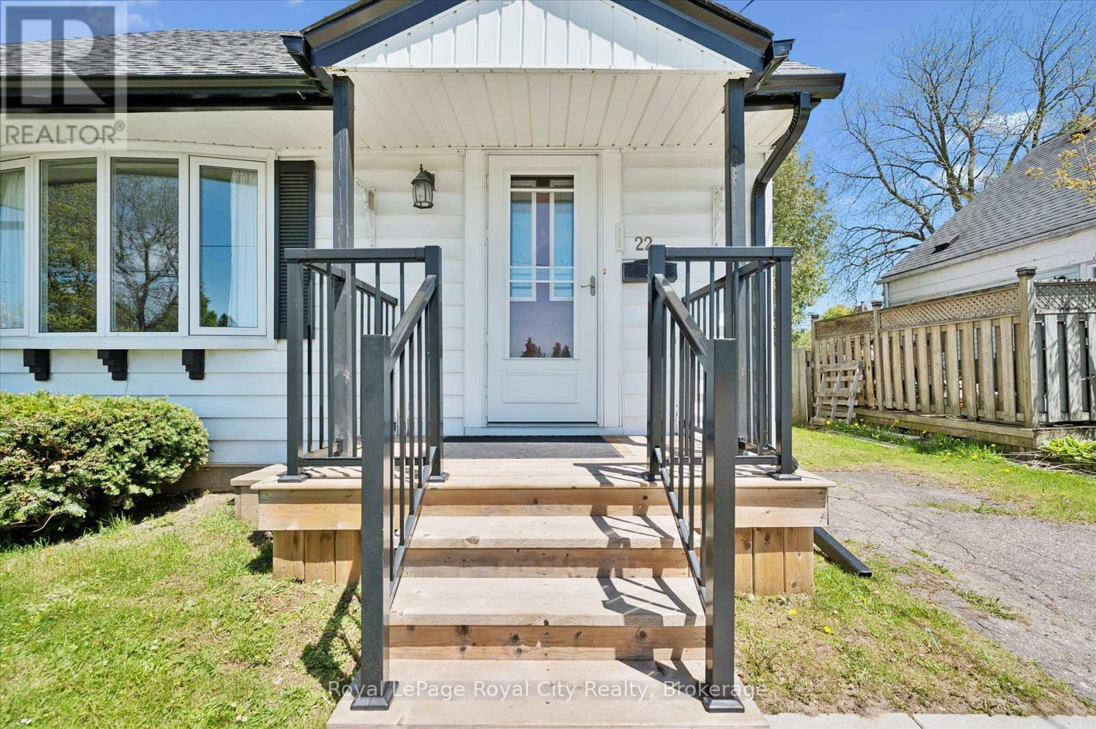 22 Churchill Crescent E, Centre Wellington, Ontario  N1M 2J3 - Photo 2 - X13161334