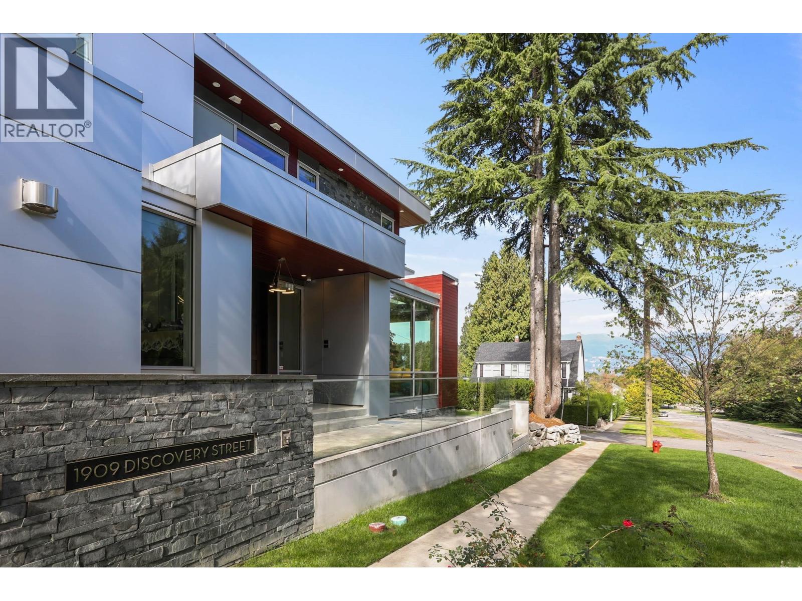1909 Discovery Street, Vancouver, British Columbia  V6R 4K5 - Photo 3 - R3126883