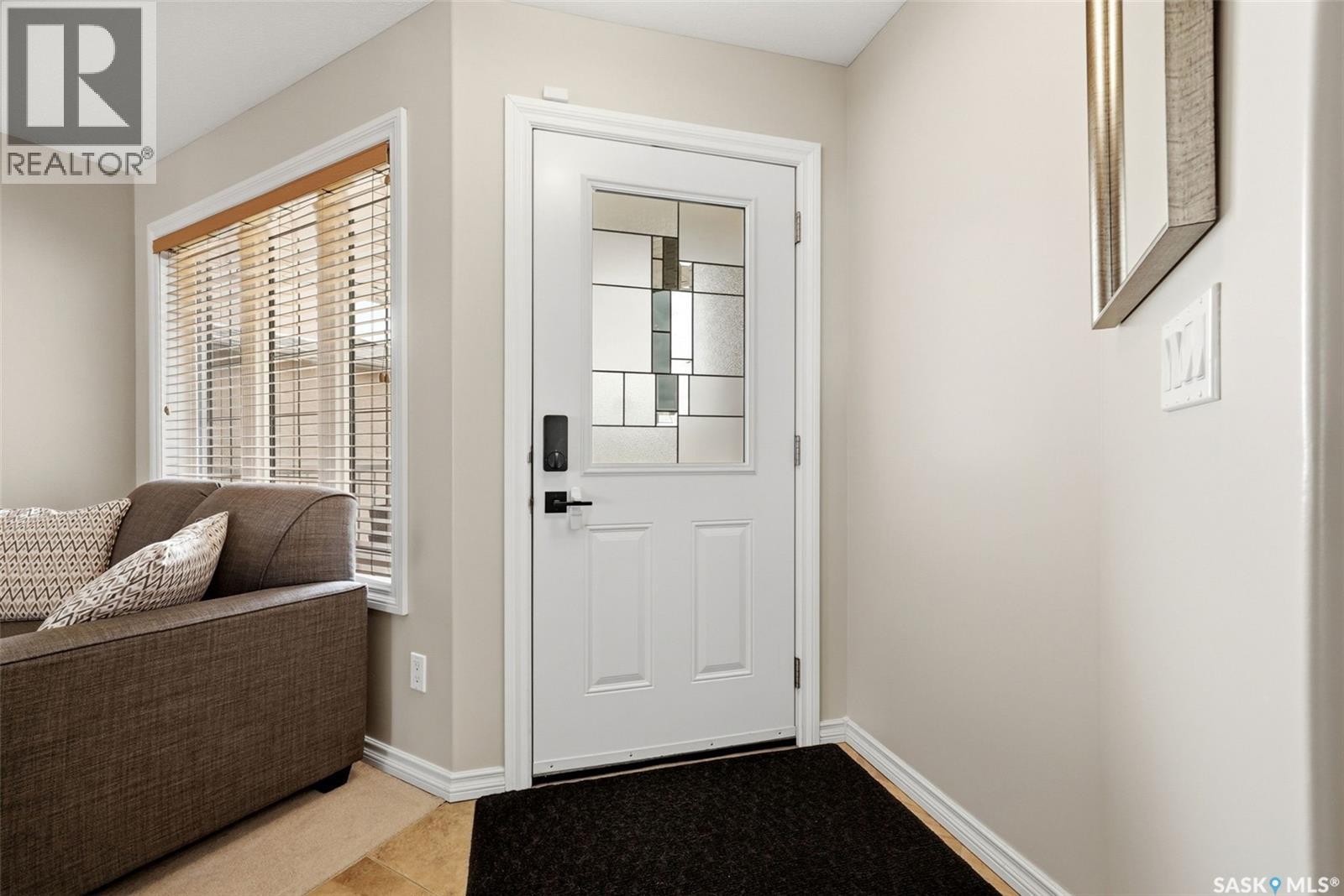 2090 Laurier Bay E, Regina, Saskatchewan  S4V 0P6 - Photo 4 - SK036785