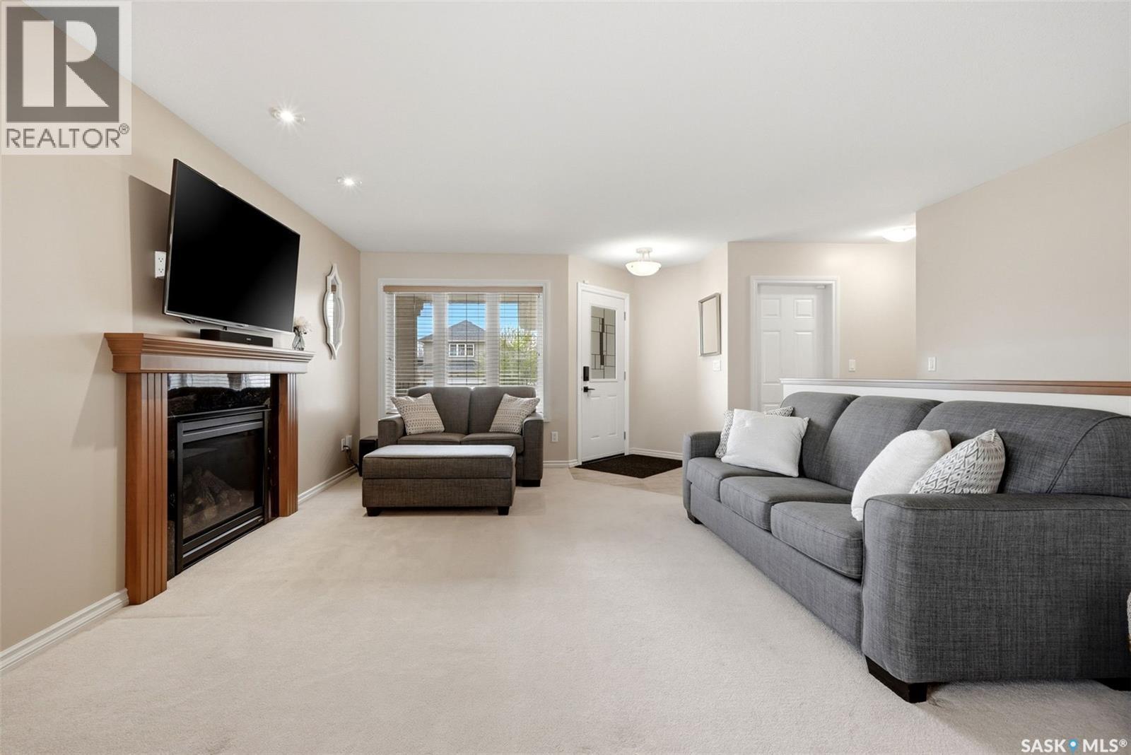 2090 Laurier Bay E, Regina, Saskatchewan  S4V 0P6 - Photo 5 - SK036785