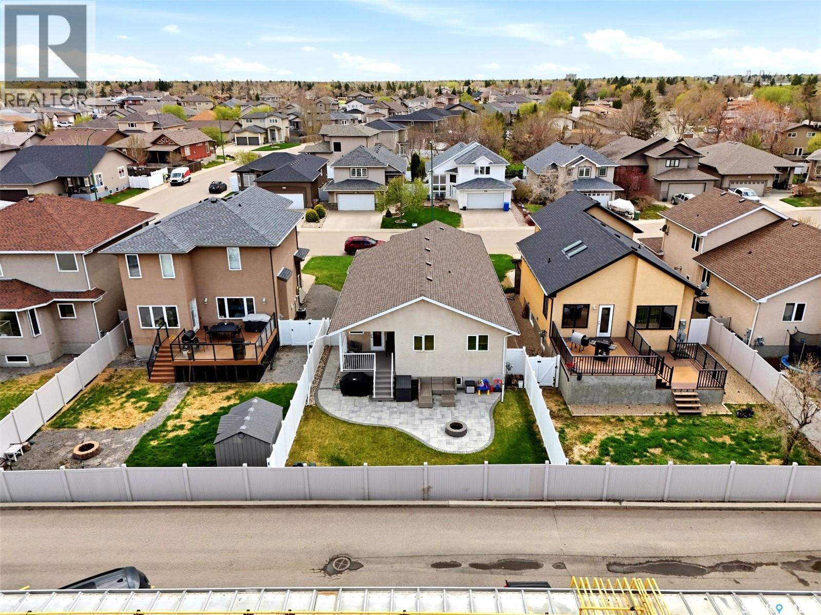 2090 Laurier Bay E, Regina, Saskatchewan  S4V 0P6 - Photo 3 - SK036785
