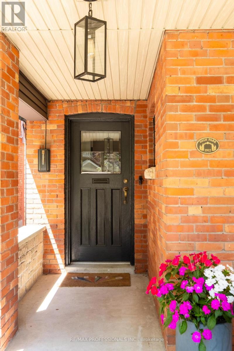286 Wright Avenue, Toronto, Ontario  M6R 1L9 - Photo 3 - W13161482