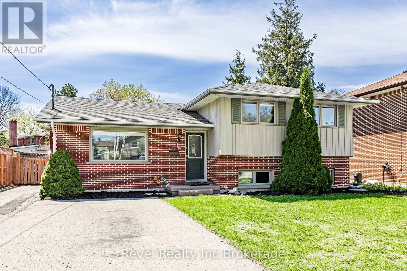 828 WARWICK STREET, Woodstock, Ontario