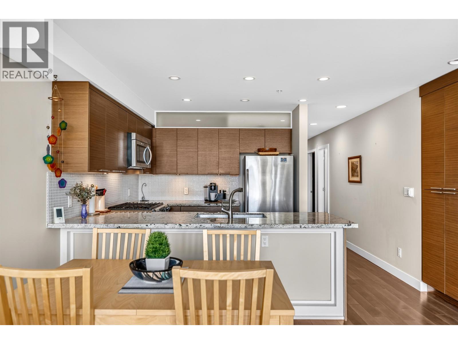 402 5725 Teredo Street, Sechelt, British Columbia  V7Z 0J7 - Photo 12 - R3127001