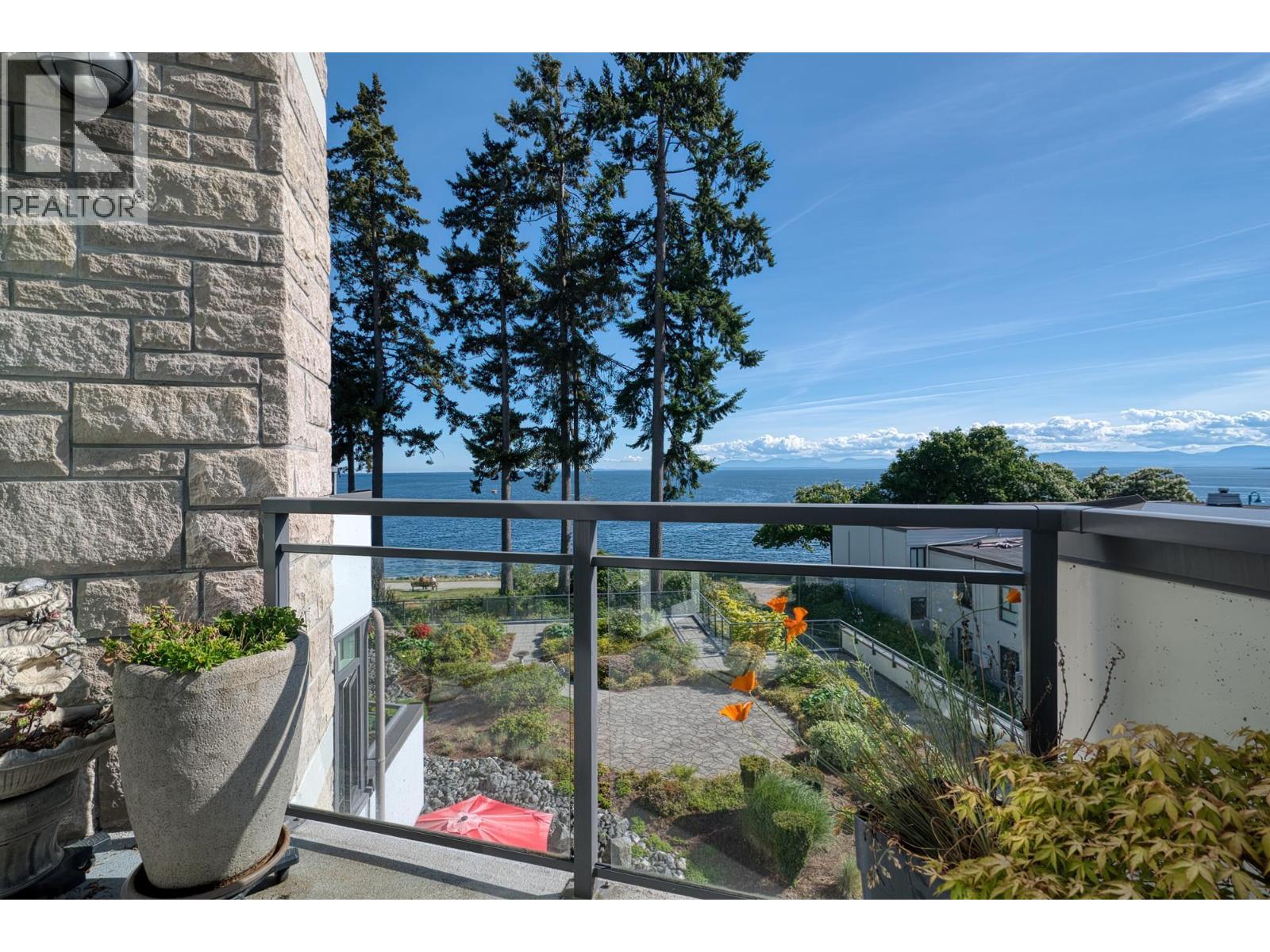 402 5725 Teredo Street, Sechelt, British Columbia  V7Z 0J7 - Photo 3 - R3127001