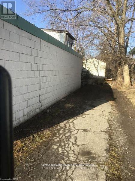 4541 Crysler Avenue, Niagara Falls, Ontario  L2E 3V5 - Photo 9 - X12797284
