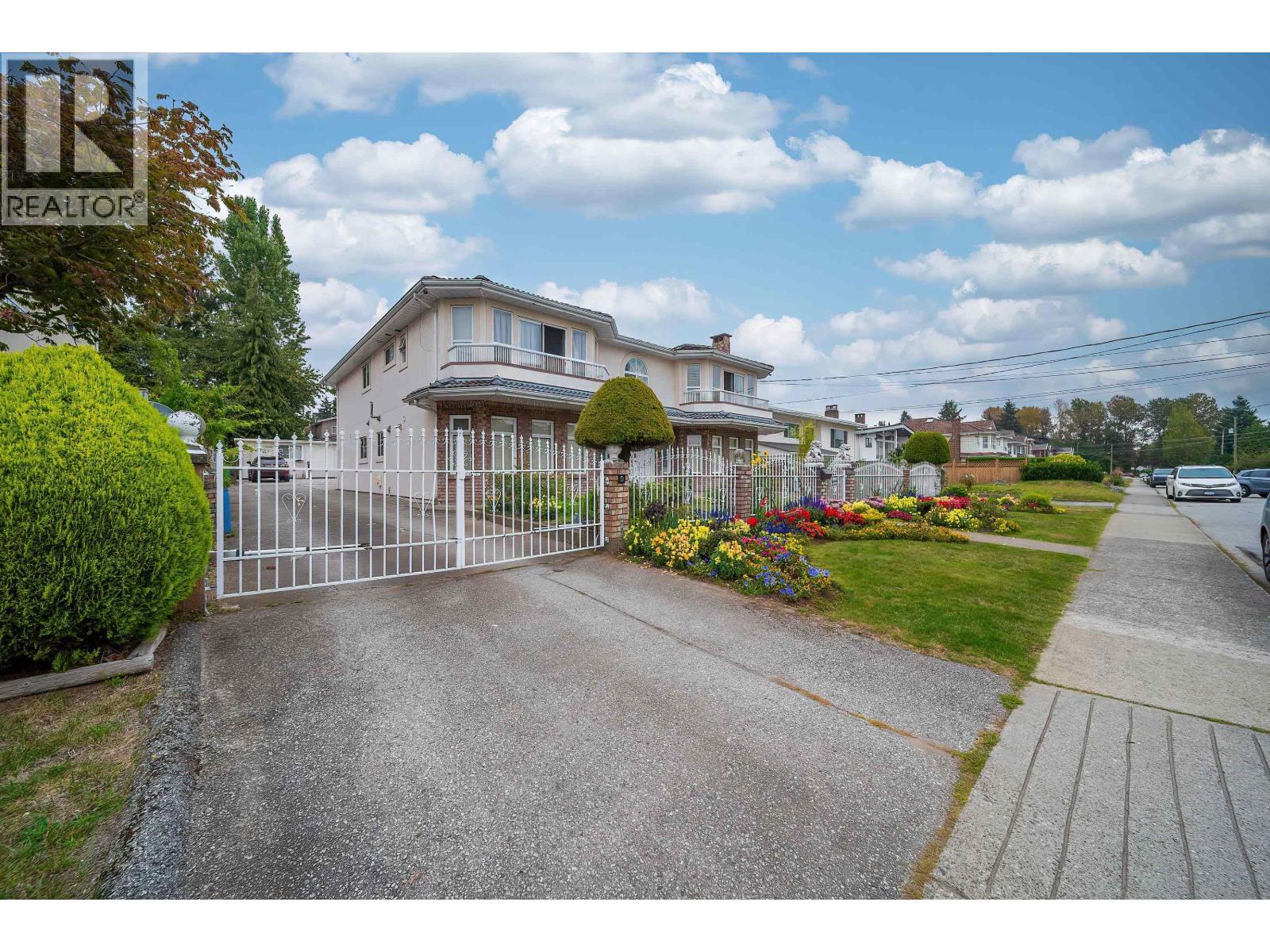5091 Sidley Street, Burnaby, British Columbia  V5J 1T6 - Photo 2 - R3127014