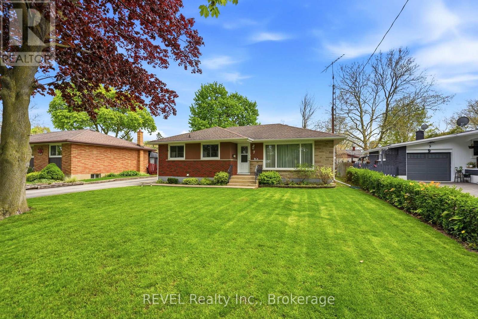 7 BRUCEDALE AVENUE, St. Catharines, Ontario