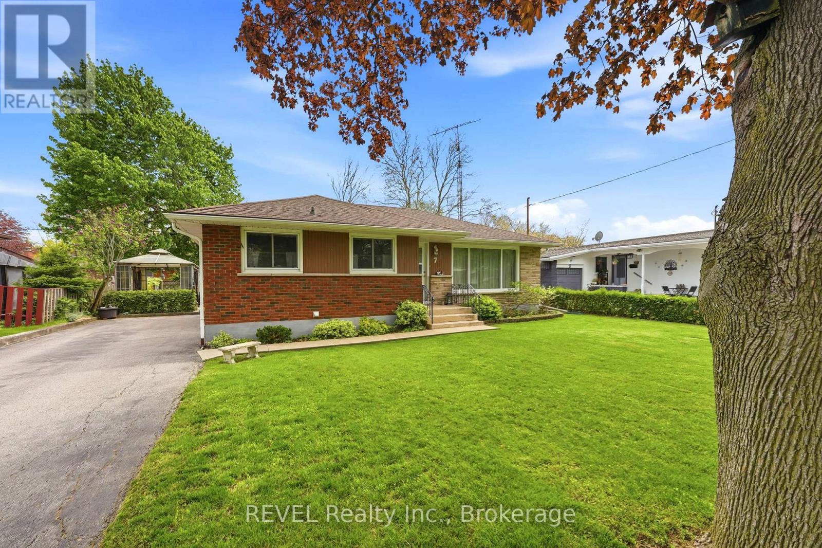 7 Brucedale Avenue, St. Catharines, Ontario  L2M 2Z4 - Photo 3 - X13164394