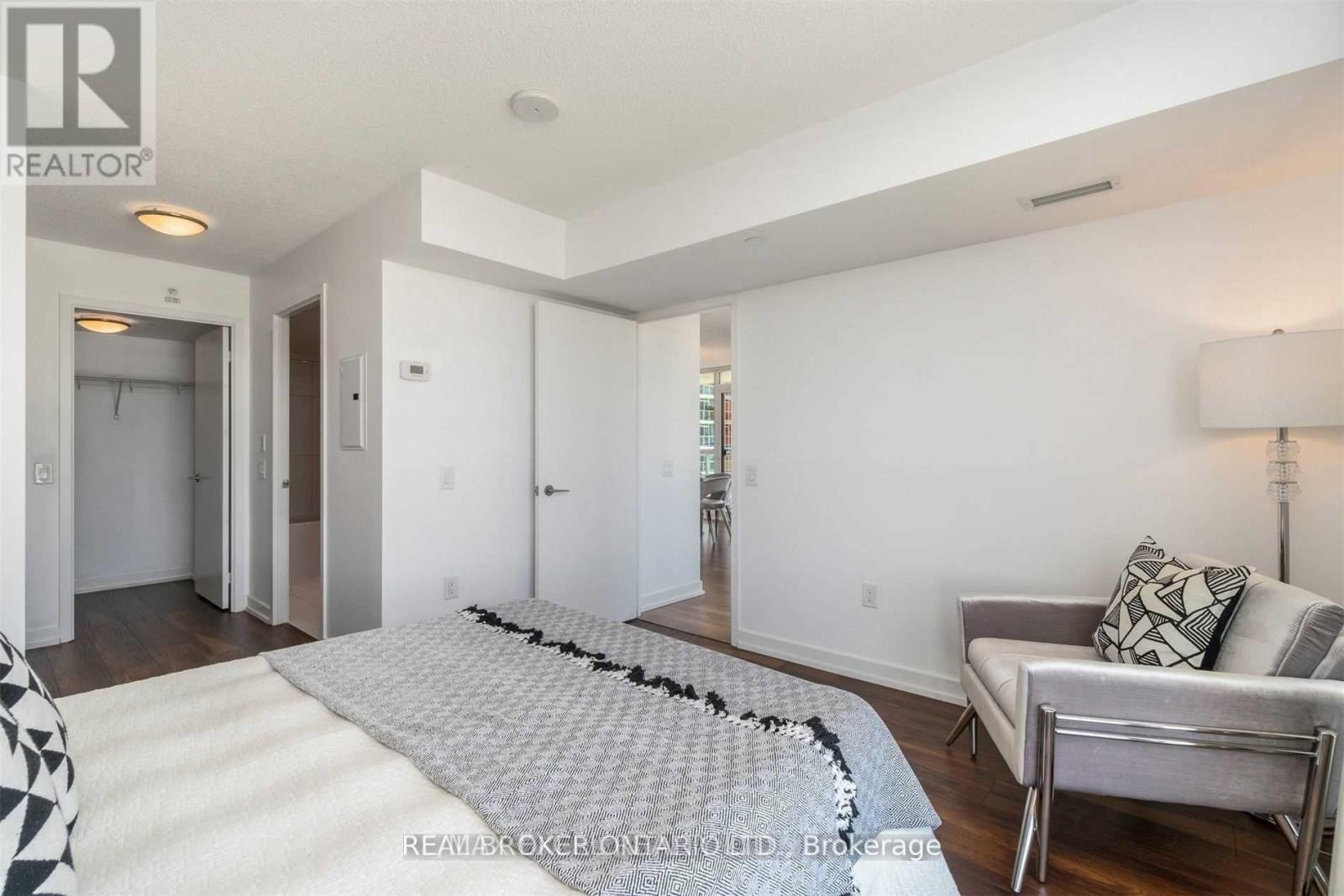 2101 - 75 Queens Wharf Road, Toronto, Ontario  M5V 0J8 - Photo 10 - C13164282