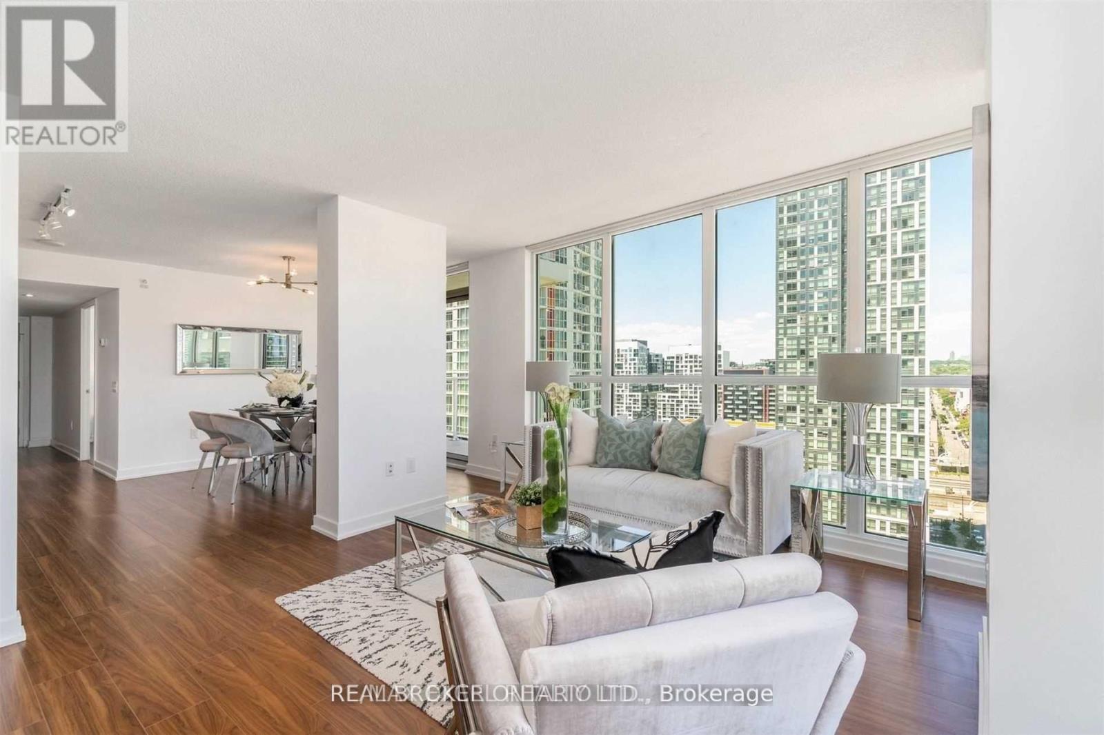 2101 - 75 Queens Wharf Road, Toronto, Ontario  M5V 0J8 - Photo 4 - C13164282