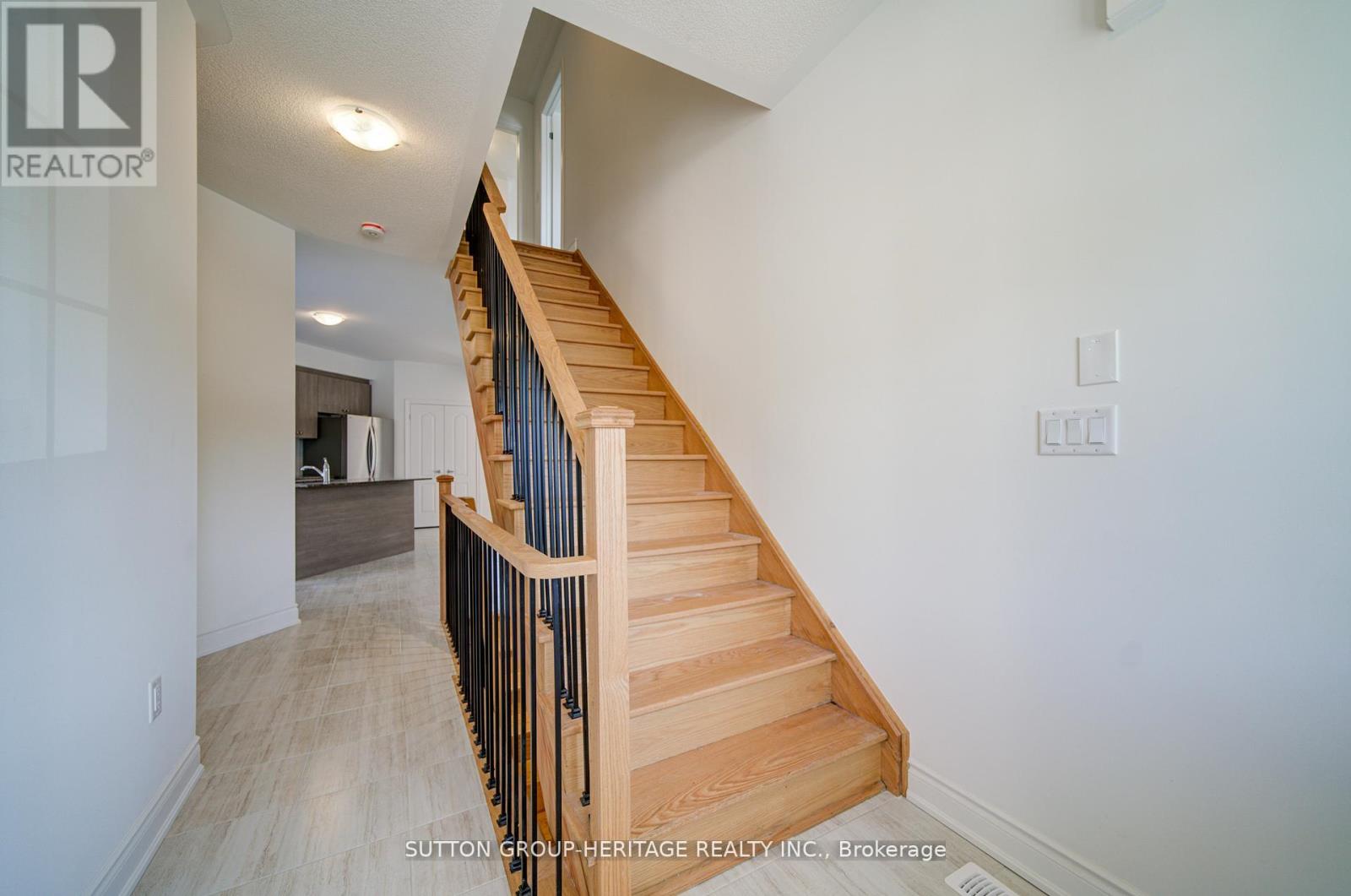 21 Deer Creek Court, Toronto, Ontario  M1C 1N8 - Photo 6 - E13164396