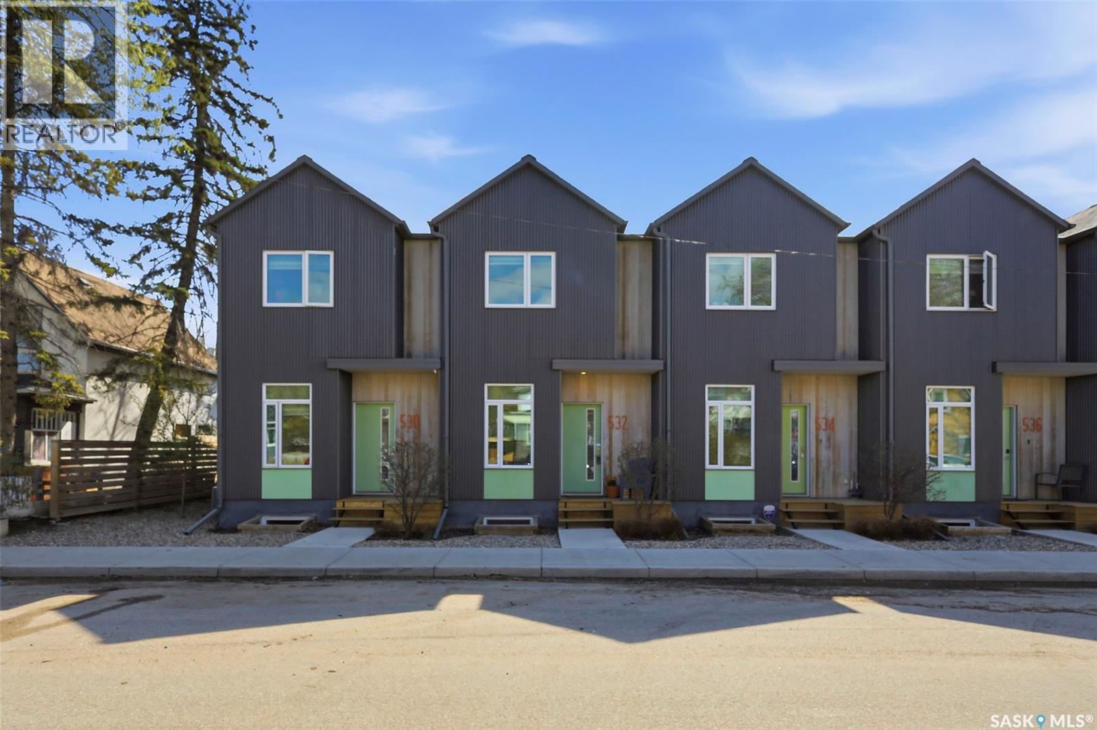 532 F Avenue S, Saskatoon, Saskatchewan  S7M 5X9 - Photo 1 - SK036902