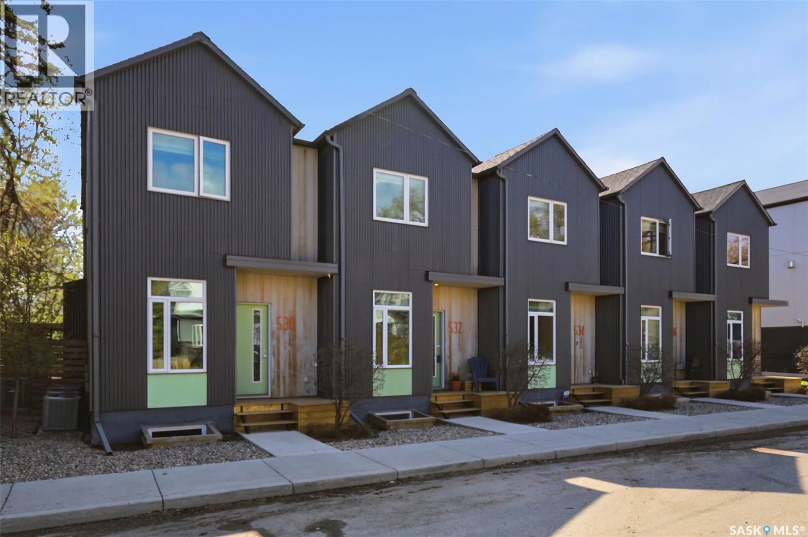 532 F Avenue S, Saskatoon, Saskatchewan  S7M 5X9 - Photo 2 - SK036902