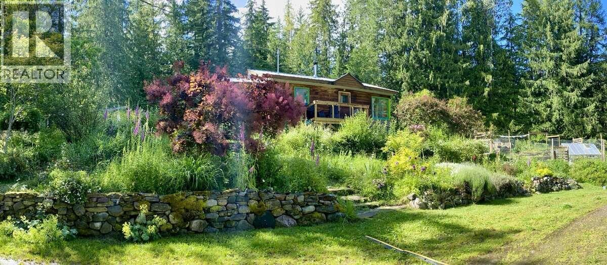 16278 3a Highway, Crawford Bay, British Columbia  V0B 1E0 - Photo 1 - 10388584