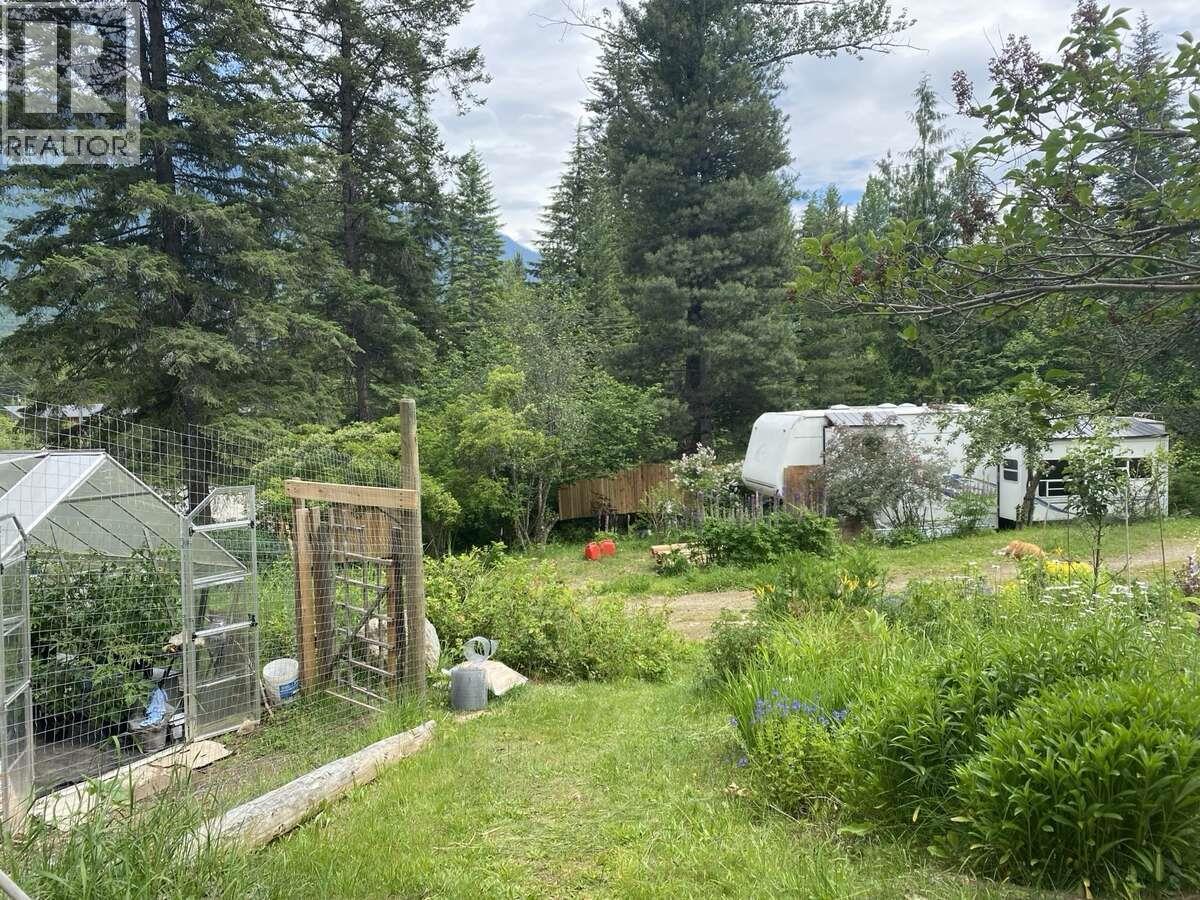 16278 3a Highway, Crawford Bay, British Columbia  V0B 1E0 - Photo 15 - 10388584