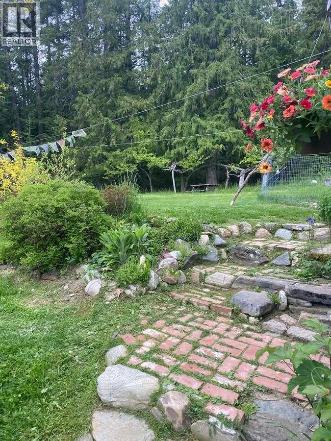 16278 3a Highway, Crawford Bay, British Columbia  V0B 1E0 - Photo 18 - 10388584