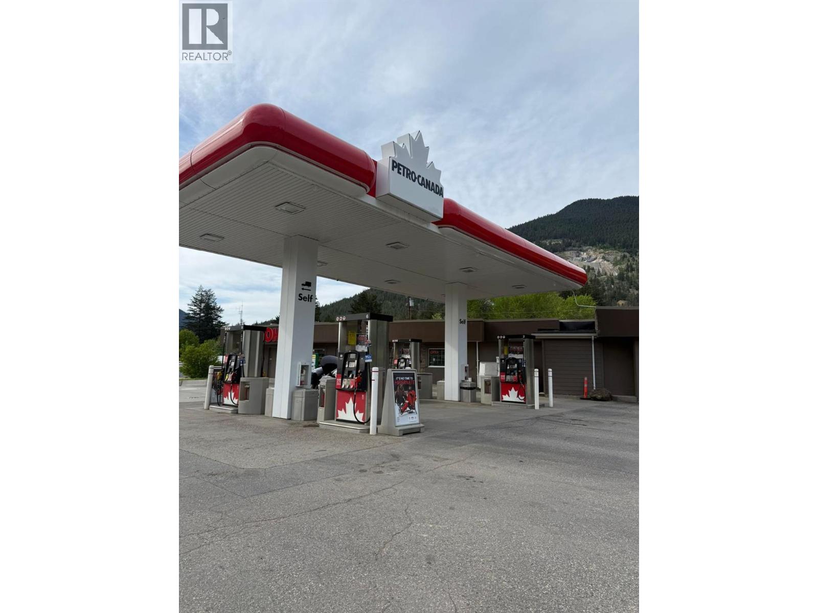 5668 97 Highway, Falkland, British Columbia V0E 1W1 - Photo 4 - 10388545