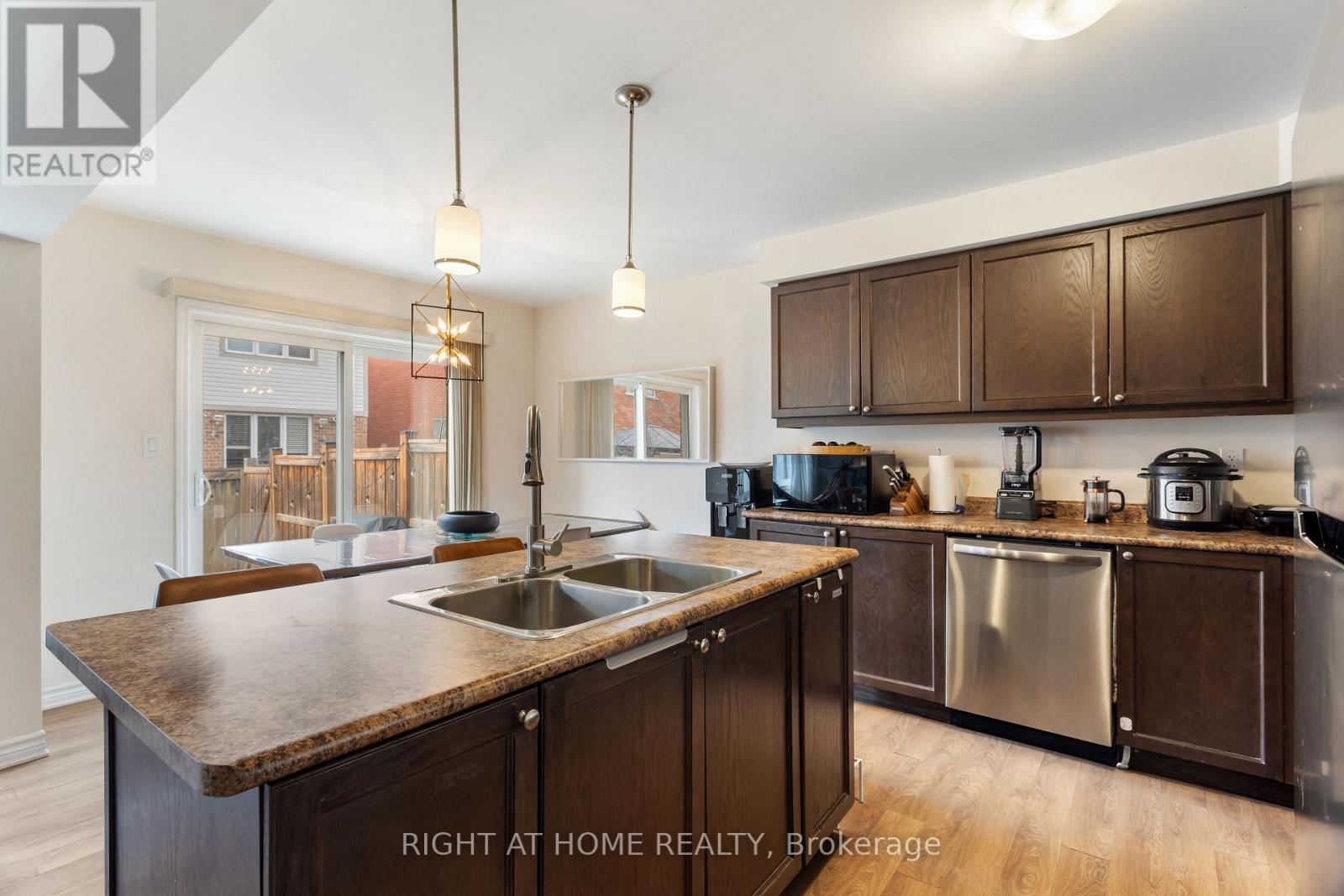 1550 Gainer Crescent, Milton, Ontario  L9T 8Y3 - Photo 11 - W13164398