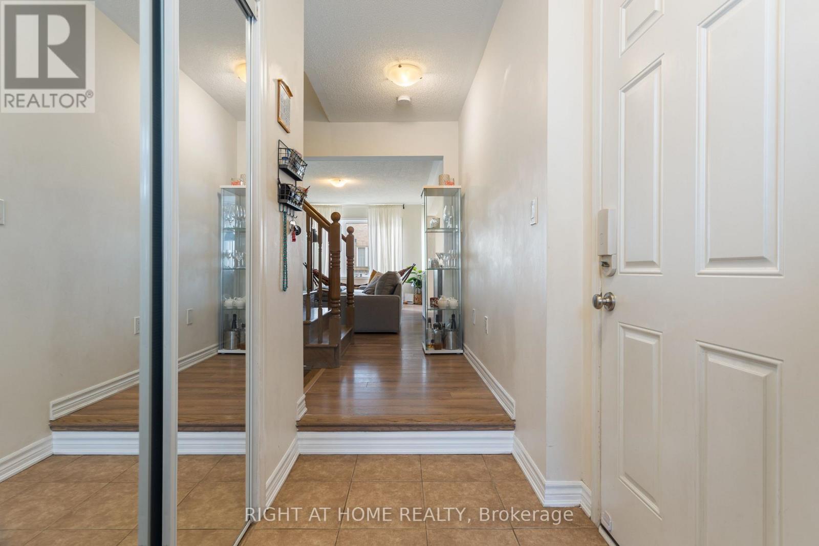 1550 Gainer Crescent, Milton, Ontario  L9T 8Y3 - Photo 4 - W13164398