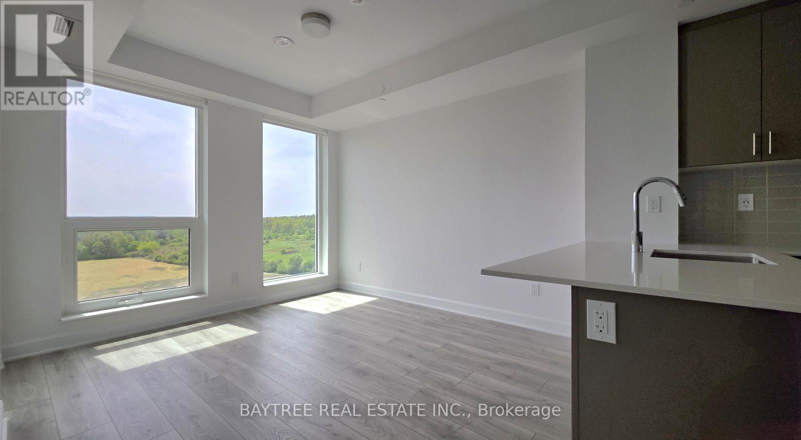 611 - 3240 William Coltson Avenue, Oakville, Ontario  L6H 8C8 - Photo 2 - W13164432