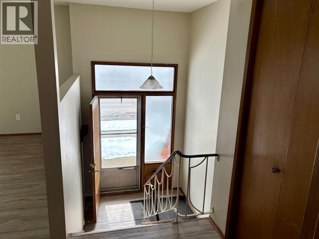 4828 Varsity Drive NW, Calgary, Alberta  T3A 1A3 - Photo 2 - A2310800