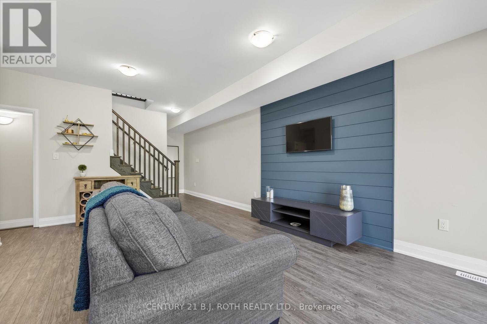 18 Stonehart Lane, Barrie, Ontario L4M 7E8 - Photo 13 - S13161240