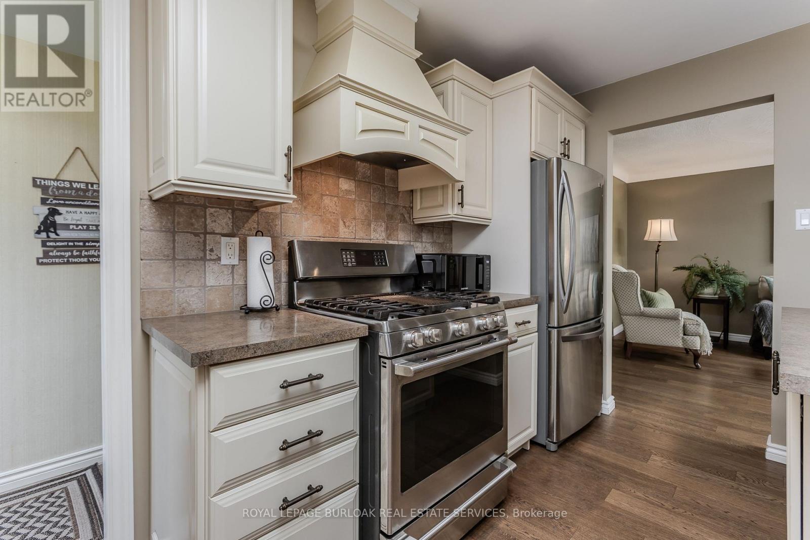 643 Artreva Crescent, Burlington, Ontario  L7L 2B8 - Photo 6 - W13161380