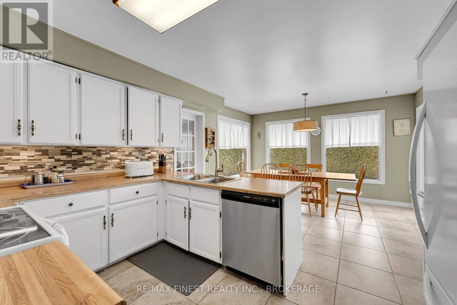 838 Woodside Drive, Kingston, Ontario  K7P 1T2 - Photo 7 - X12925482
