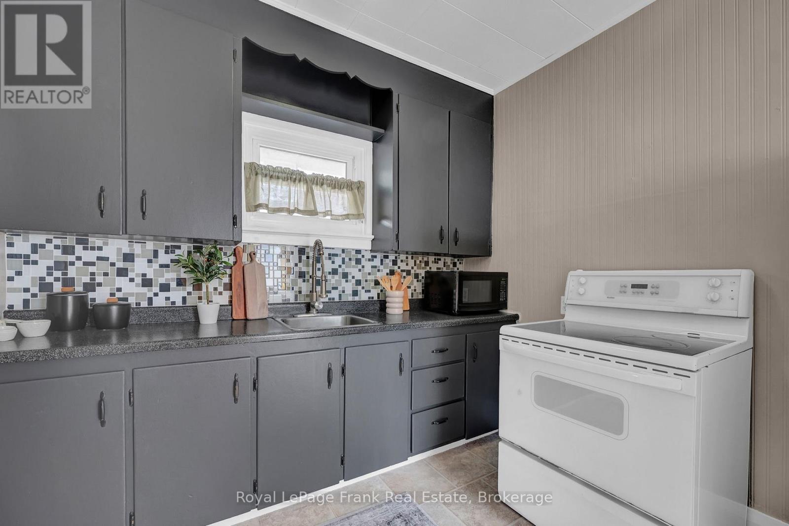 78 Fisher Street, Oshawa, Ontario  L1H 2V3 - Photo 10 - E13161824