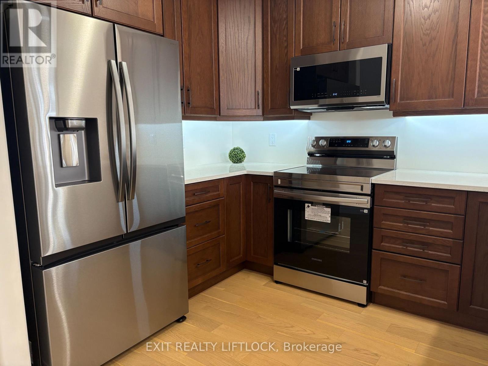 320 Mullighan Gardens, Peterborough (Monaghan Ward 2), Ontario  K9K 0H2 - Photo 4 - X12966754