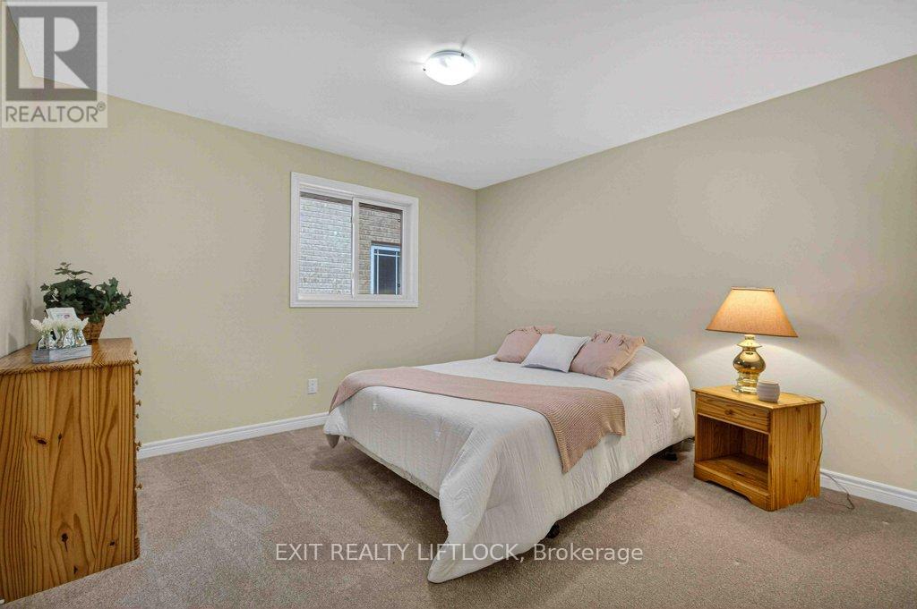 320 Mullighan Gardens, Peterborough (Monaghan Ward 2), Ontario  K9K 0H2 - Photo 20 - X12966754
