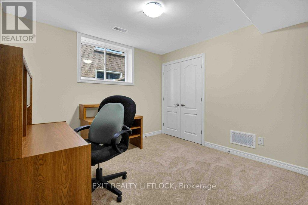 320 Mullighan Gardens, Peterborough (Monaghan Ward 2), Ontario  K9K 0H2 - Photo 29 - X12966754