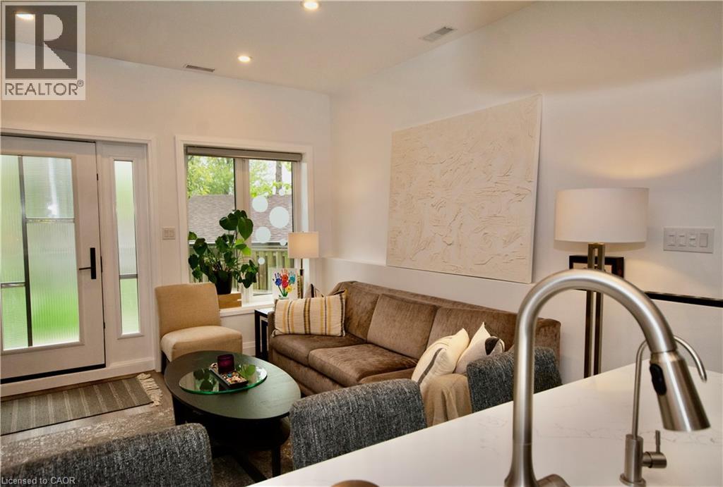 86 HEARTH Crescent