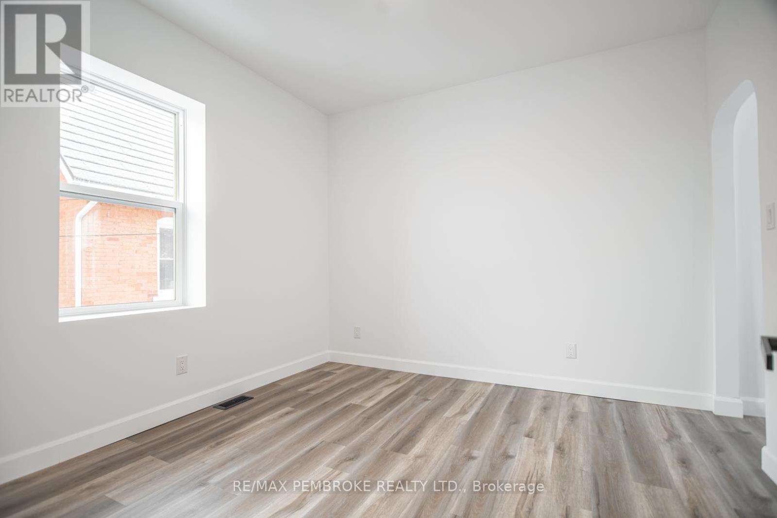 392 Isabella Street, Pembroke, Ontario  K8A 5T5 - Photo 18 - X12886786