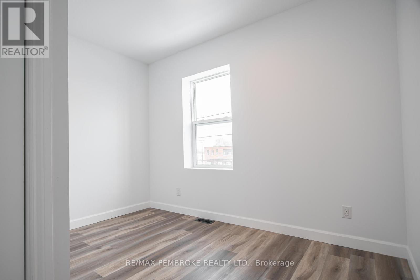 392 Isabella Street, Pembroke, Ontario  K8A 5T5 - Photo 24 - X12886786