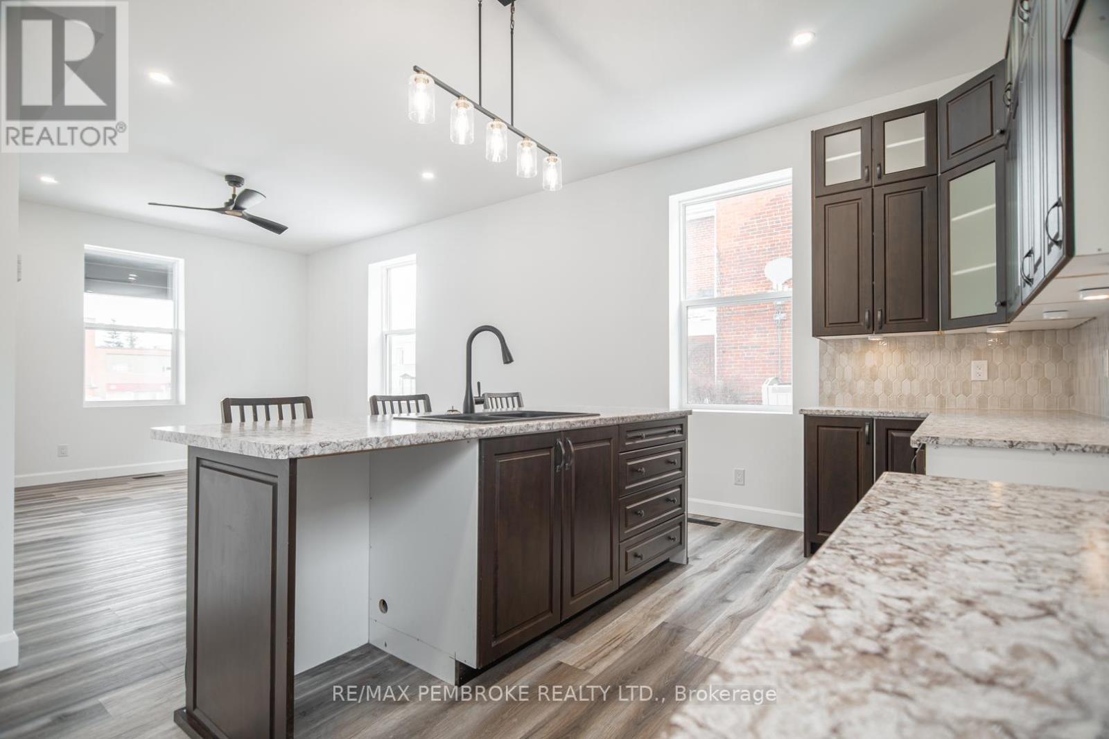 392 Isabella Street, Pembroke, Ontario  K8A 5T5 - Photo 7 - X12886786