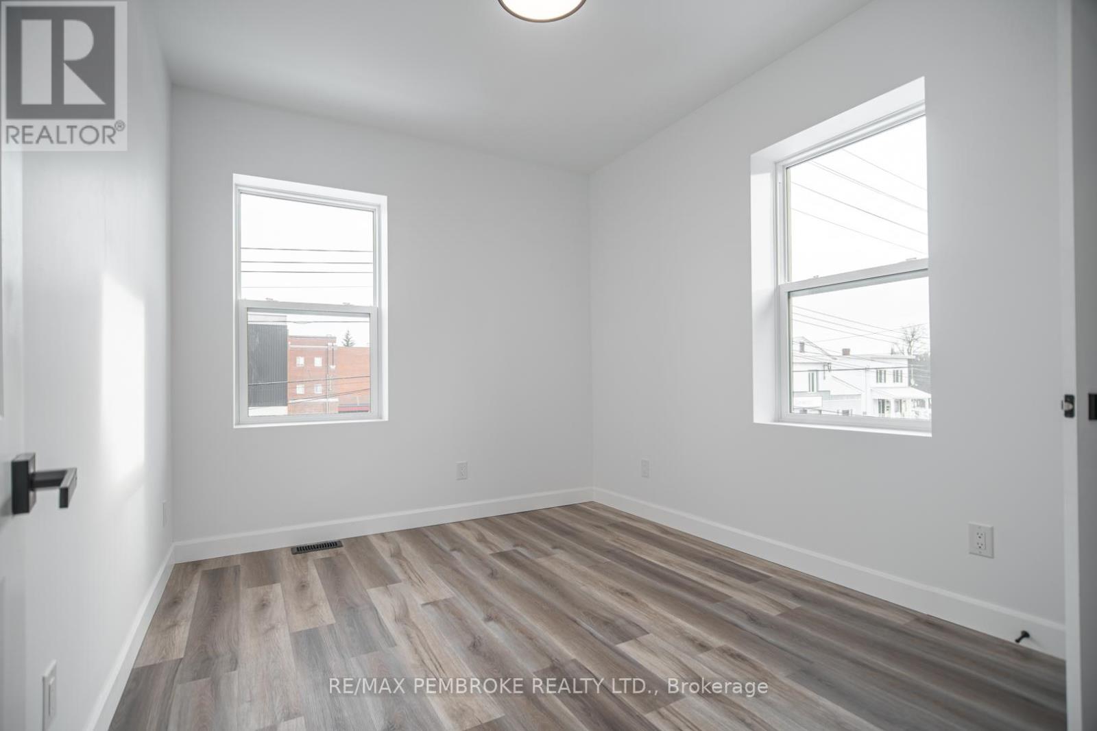 392 Isabella Street, Pembroke, Ontario  K8A 5T5 - Photo 21 - X12886786