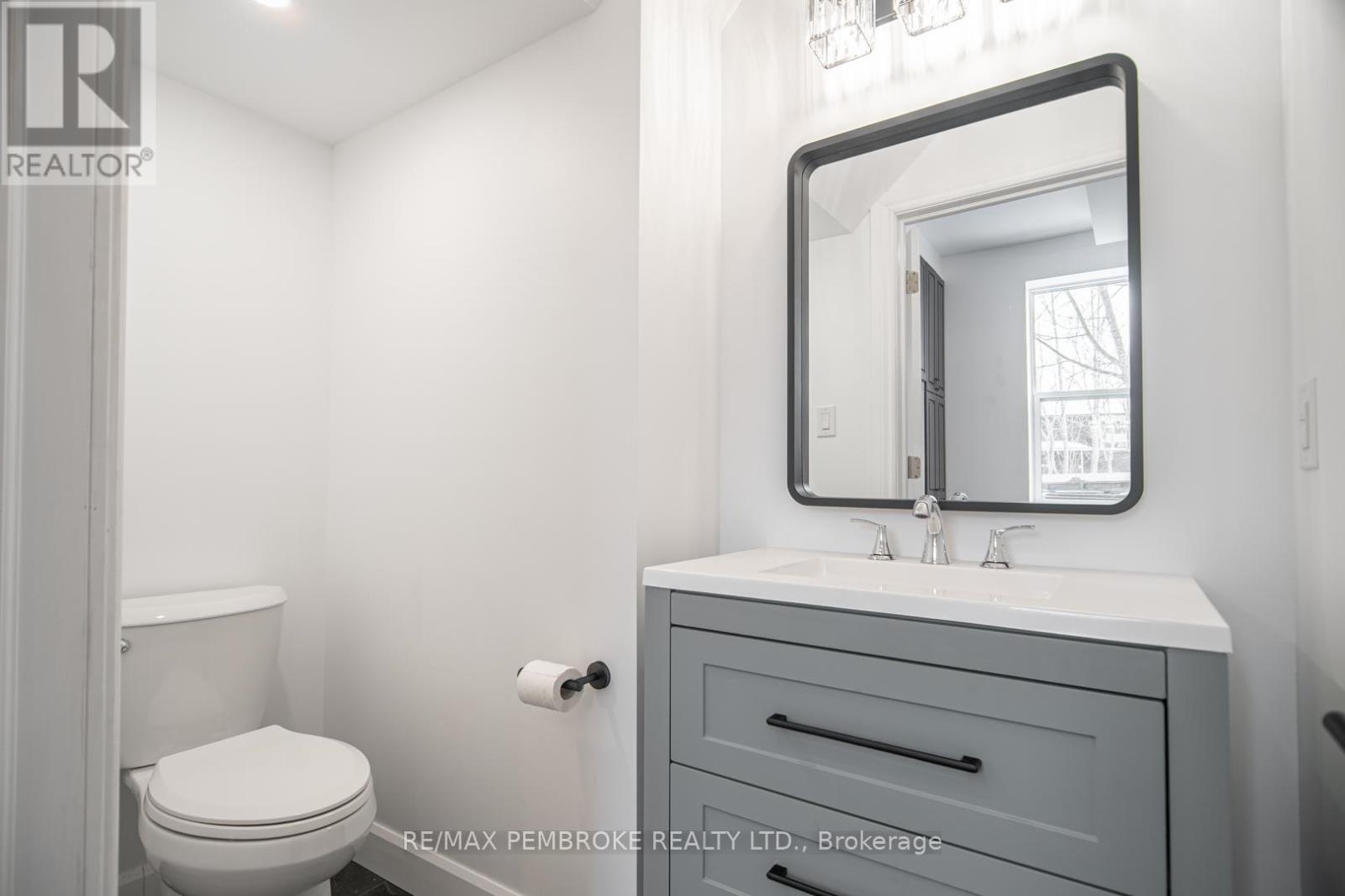 392 Isabella Street, Pembroke, Ontario  K8A 5T5 - Photo 12 - X12886786