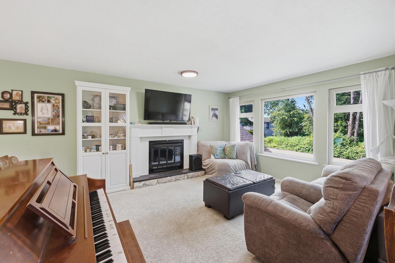 15318 87a Avenue, Surrey, British Columbia  V3S 4Z9 - Photo 2 - R3127041