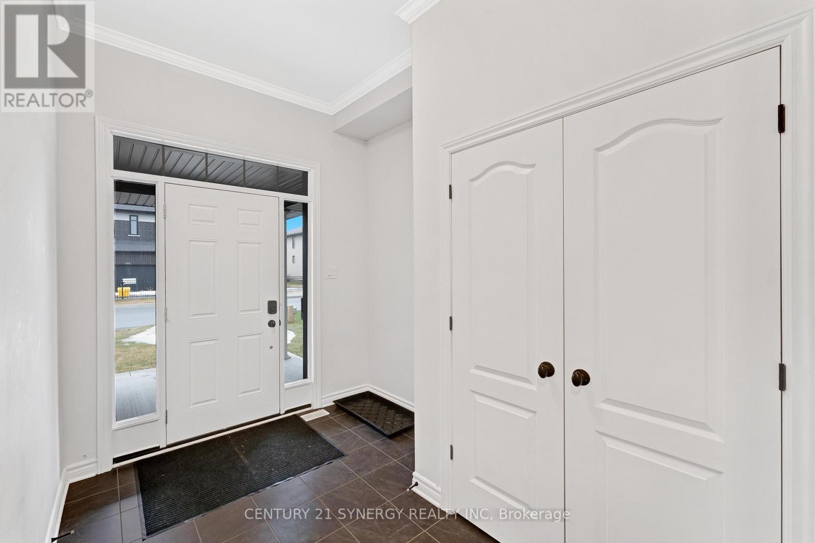 555 Bobolink Ridge, Ottawa, Ontario  K2S 2P2 - Photo 3 - X13162002