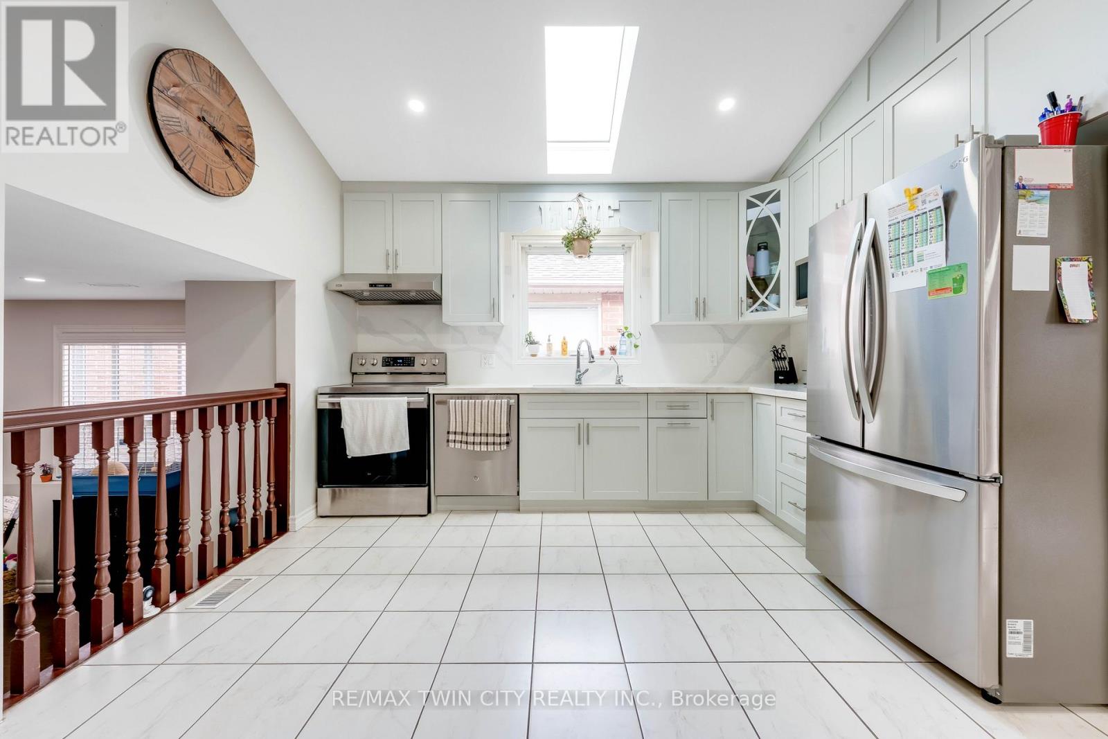 183 Bush Clover Crescent, Kitchener, Ontario  N2E 3P7 - Photo 4 - X13164220