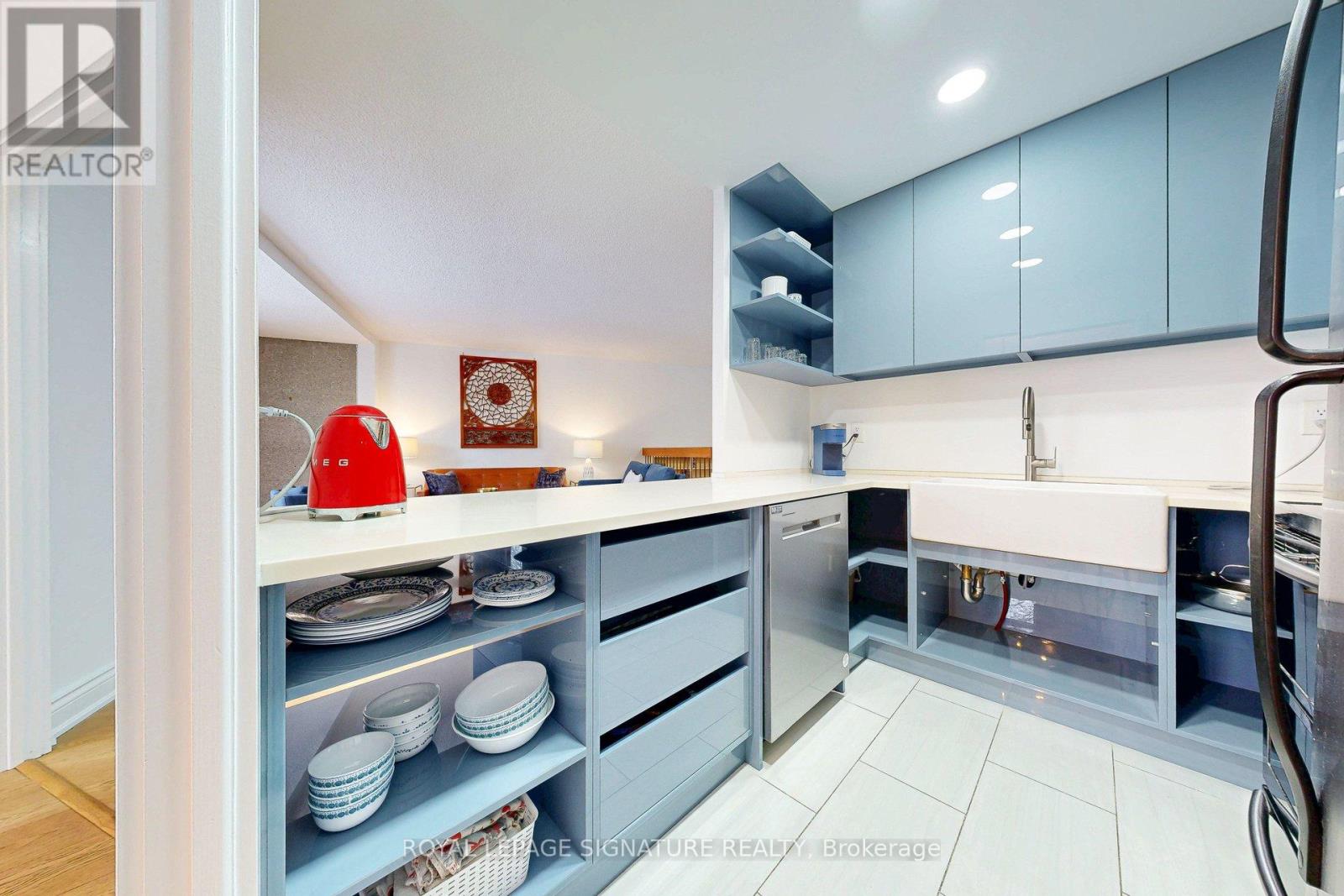 410/204 - 33 Harbour Square, Toronto, Ontario  M5J 2G2 - Photo 12 - C12747616