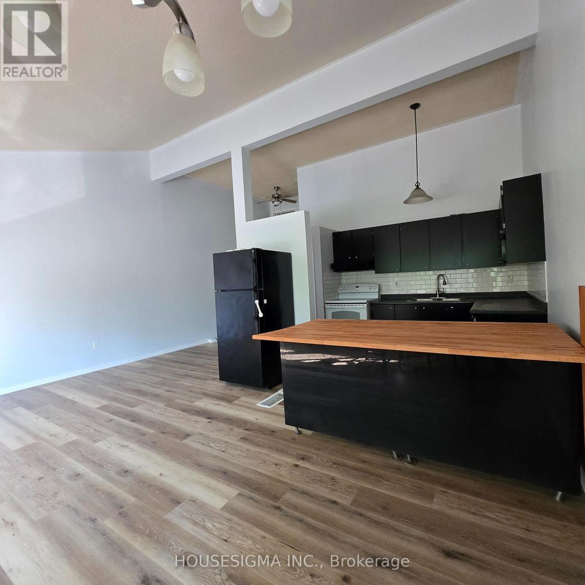 110 Overlea Drive, Kitchener, Ontario  N2M 1T1 - Photo 3 - X13164308