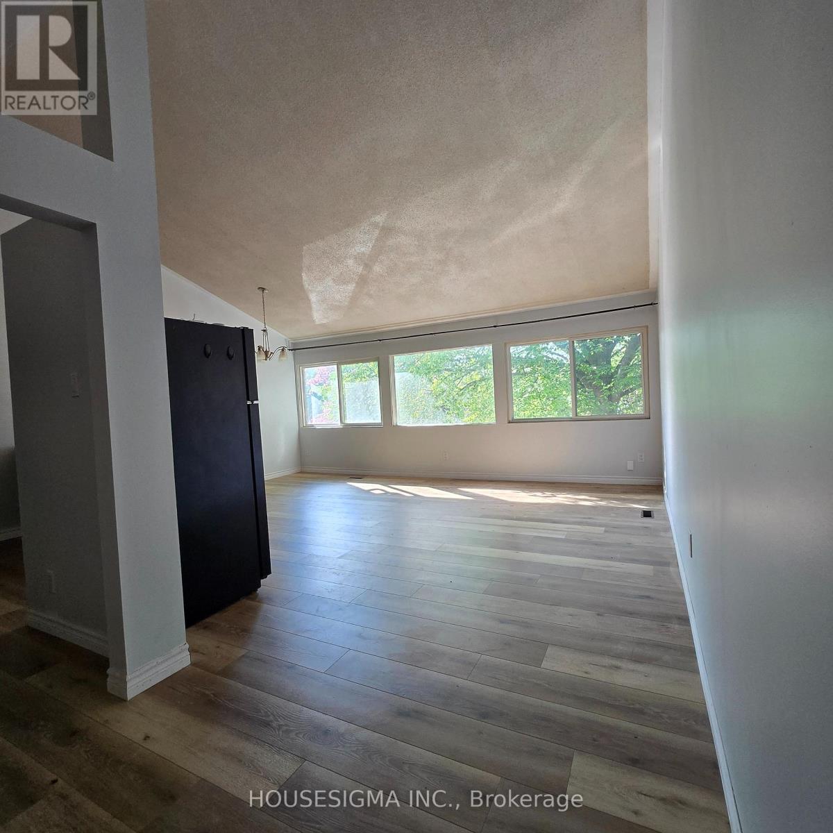 110 Overlea Drive, Kitchener, Ontario  N2M 1T1 - Photo 2 - X13164308