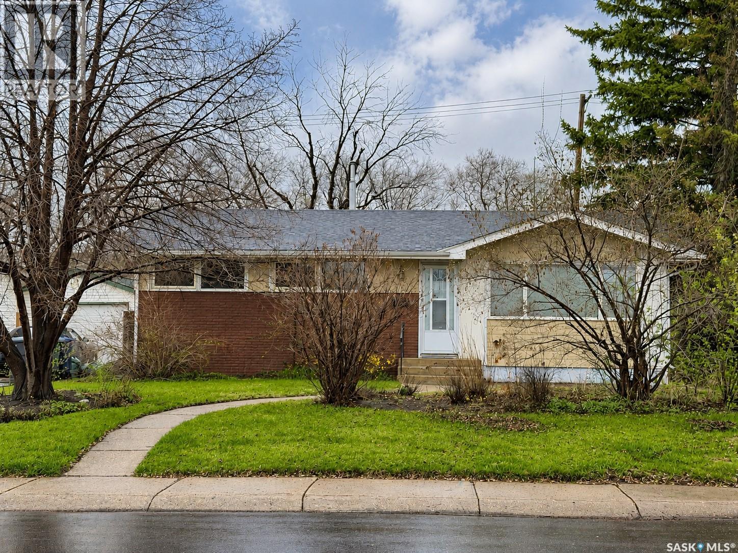 70 Lindsay Drive, Saskatoon, Saskatchewan  S7H 4B4 - Photo 2 - SK036744